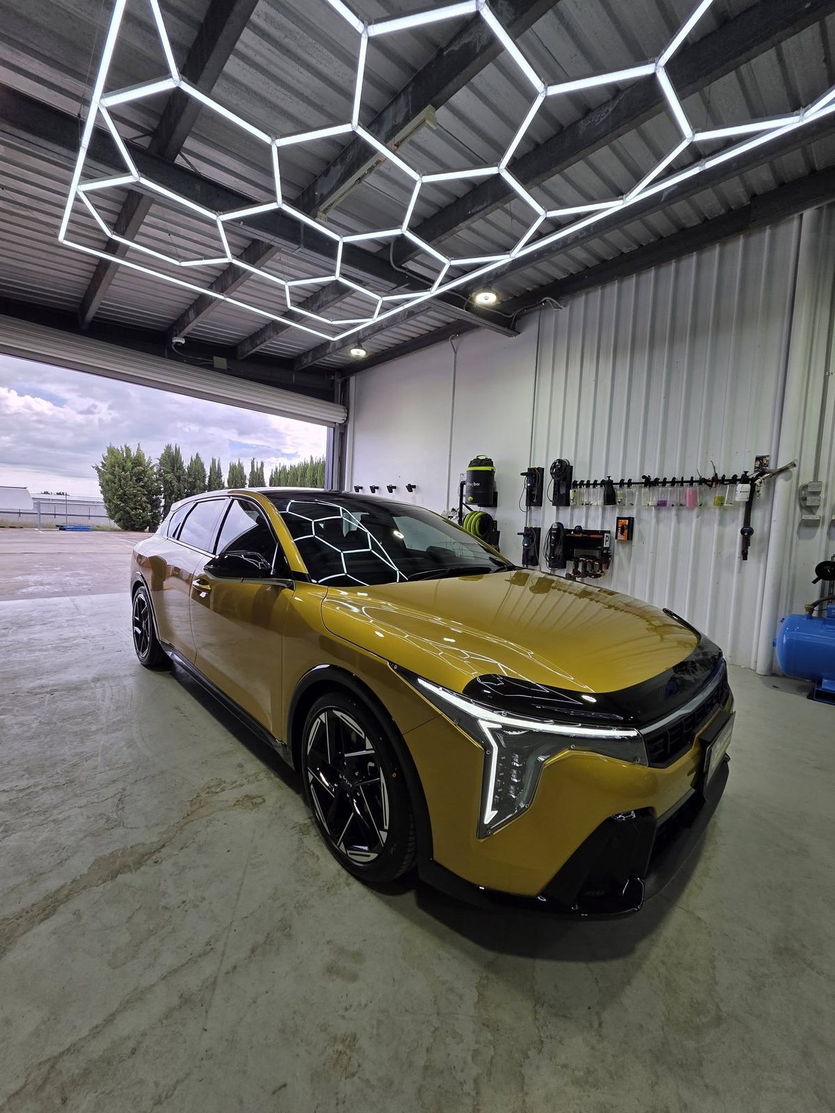 Sedan ceramic coating detail, Robin Hill